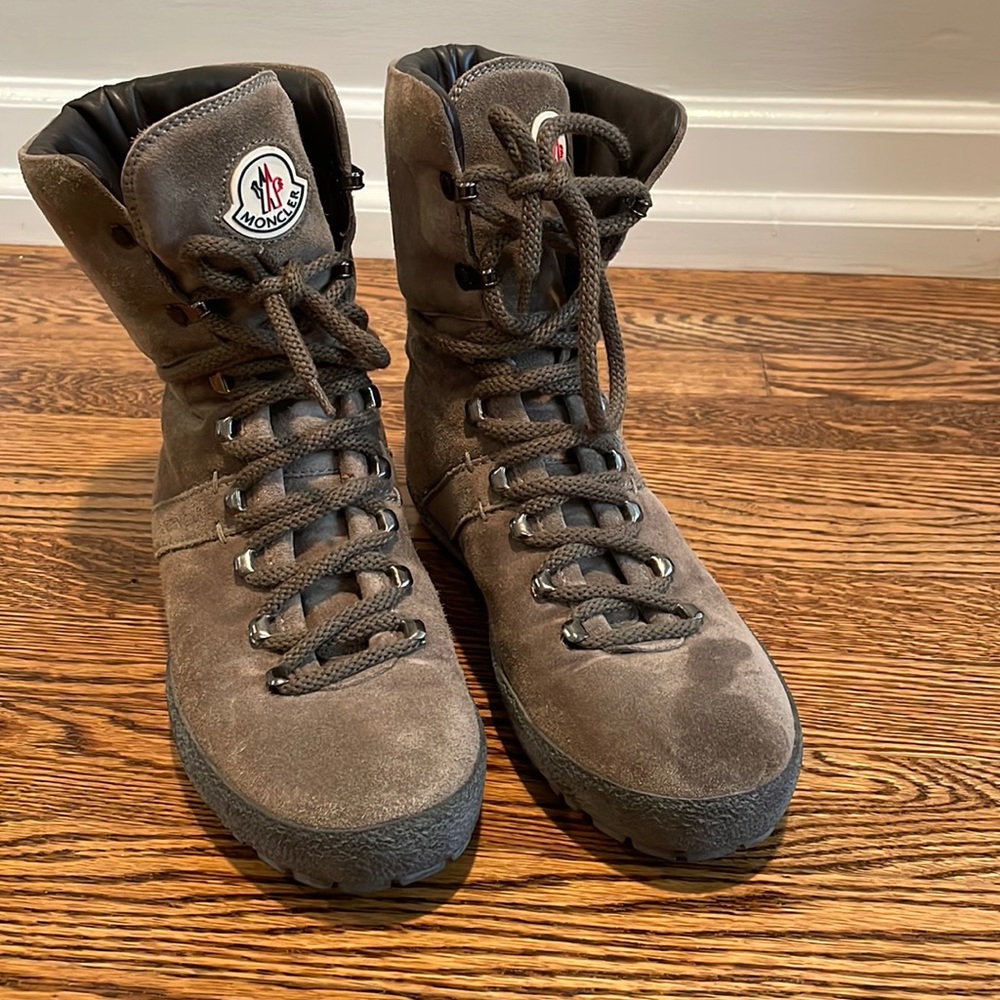 Womens Moncler suede boots 🥾🥾